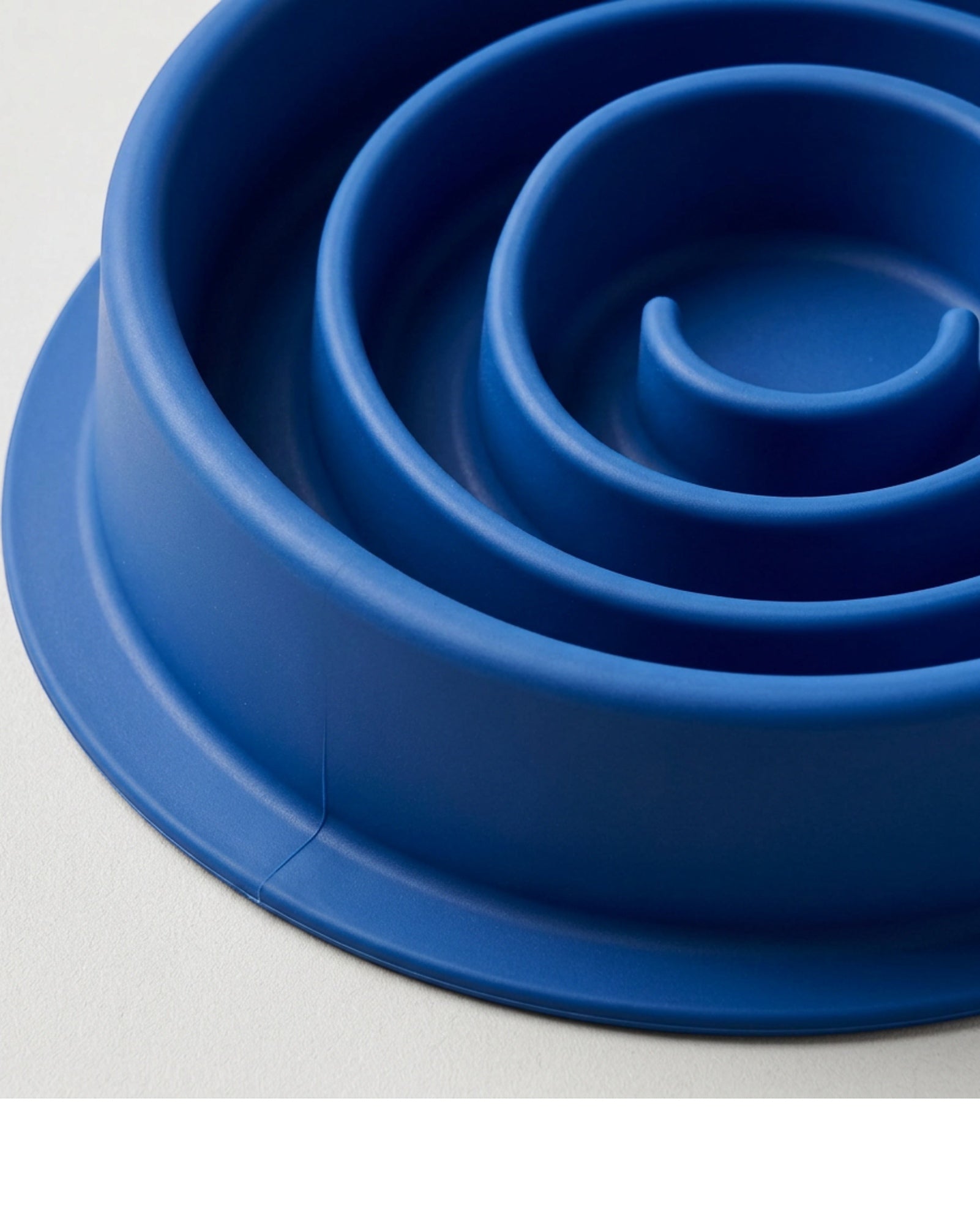Vuros Silicone Slow Feeder Pet Bowl 900 mL Cobalt - Detail view