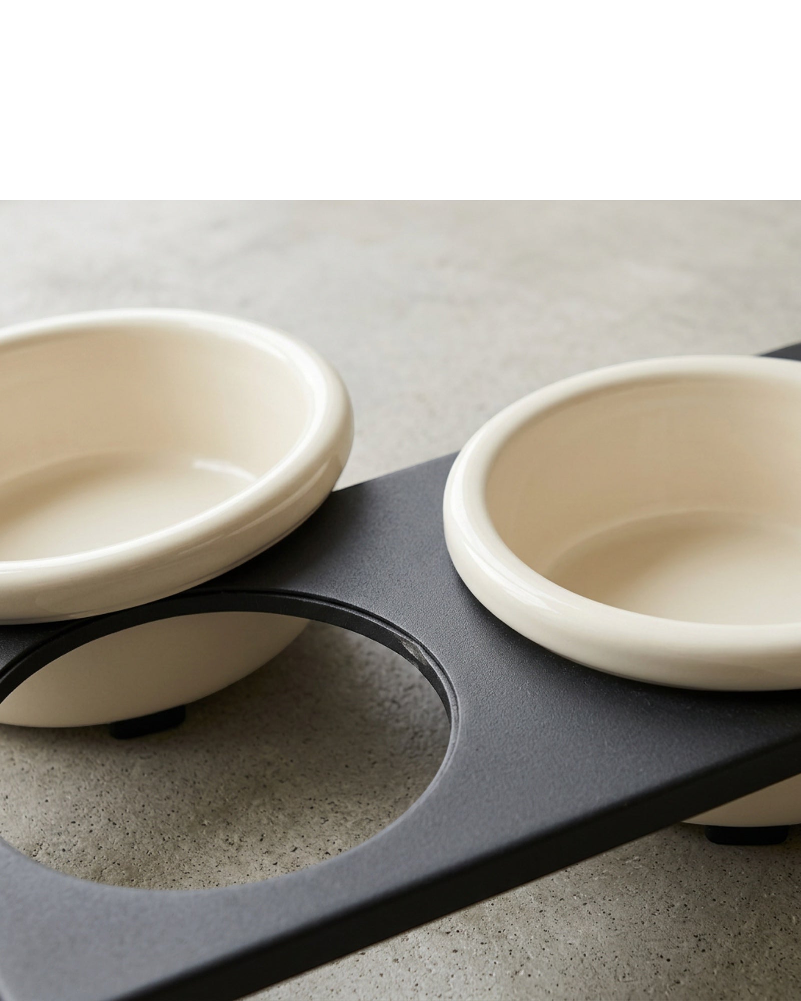 Vuros Ceramic Double Pet Bowl Stand 2 x 850 mL Ivory - Detail view